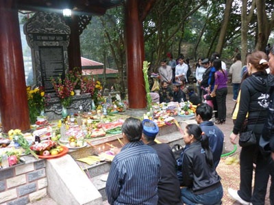 Nườm nượp du khách dự lễ hội Đền Bà Hải - 4