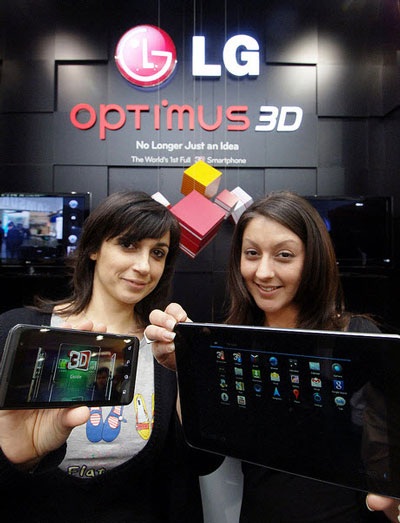 Ngắm những “bóng hồng” tại MWC 2011 - 5