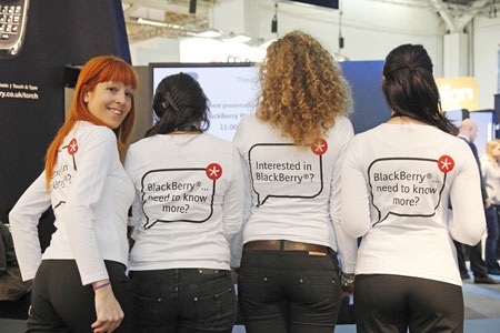 Ngắm những “bóng hồng” tại MWC 2011 - 15