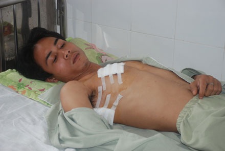 Vui đầu năm quá mức, bắn người trọng thương - 1 Vui đầu năm quá mức, bắn người trọng thương - 1