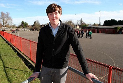 18 tuổi làm ủy viên hội đồng thành phố - 1