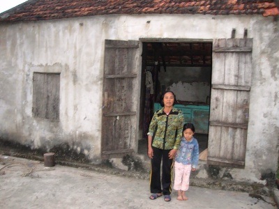 Người mẹ tàn tật và đứa con nuôi mang bệnh hiểm nghèo - 2