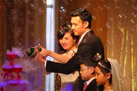 Đan Lê quá xúc động trong lễ cưới lần hai - 3 Đan Lê quá xúc động trong lễ cưới lần hai - 3