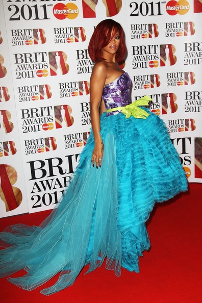Người đẹp khoe sắc tại lễ trao giải âm nhạc BRIT Awards - 2 Người đẹp khoe sắc tại lễ trao giải âm nhạc BRIT Awards - 2