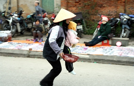Những hình ảnh “chướng mắt” tại hội Lim - 11 Những hình ảnh “chướng mắt” tại hội Lim - 11
