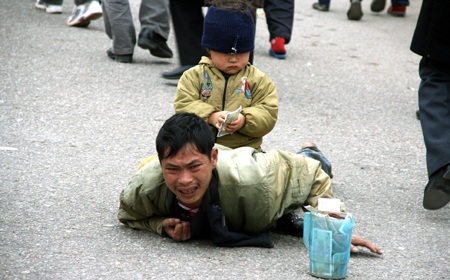 Những hình ảnh “chướng mắt” tại hội Lim - 10 Những hình ảnh “chướng mắt” tại hội Lim - 10