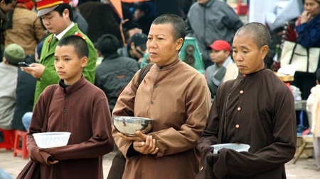 Những hình ảnh “chướng mắt” tại hội Lim - 8 Những hình ảnh “chướng mắt” tại hội Lim - 8