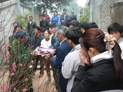 Nườm nượp du khách dự lễ hội Đền Bà Hải - 5