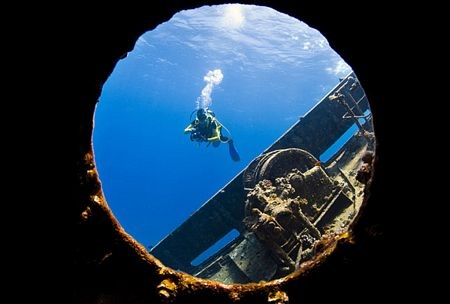 Thăm những con tàu “an toạ” dưới đáy đại dương  - 3