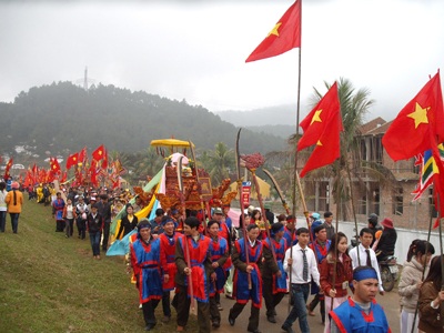 Sôi động đấu vật, đua thuyền tại lễ hội Vua Mai - 3