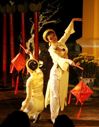 Đắm say hồn thơ xưa dưới đền đài cổ kính - 9