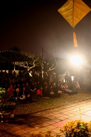 Đắm say hồn thơ xưa dưới đền đài cổ kính - 3