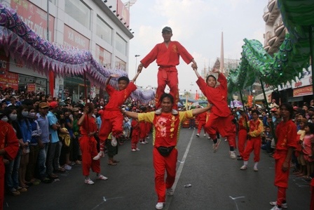 Chen chân đi Lễ hội chùa Bà, cầu xin phước lộc - 10 Chen chân đi Lễ hội chùa Bà, cầu xin phước lộc - 10