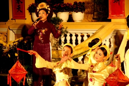 Đắm say hồn thơ xưa dưới đền đài cổ kính - 8