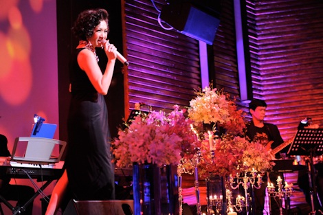 Ý Lan đưa chồng lên sân khấu - 3