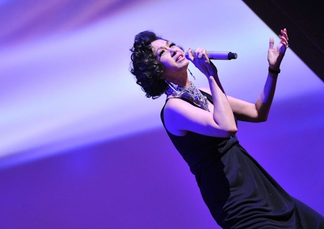 Ý Lan đưa chồng lên sân khấu - 9