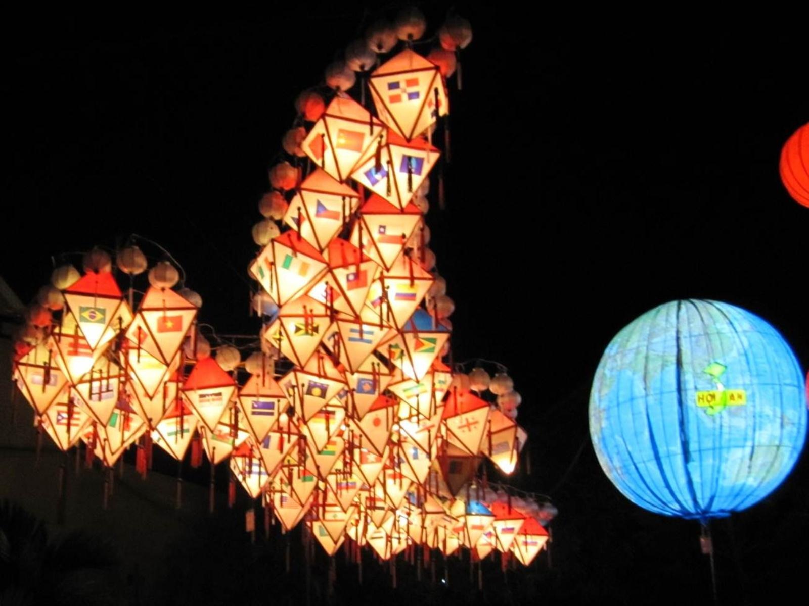Mãn nhãn với lễ hội đèn lồng Hội An năm Tân Mão - 2