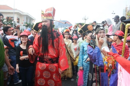 Chen chân đi Lễ hội chùa Bà, cầu xin phước lộc - 14 Chen chân đi Lễ hội chùa Bà, cầu xin phước lộc - 14