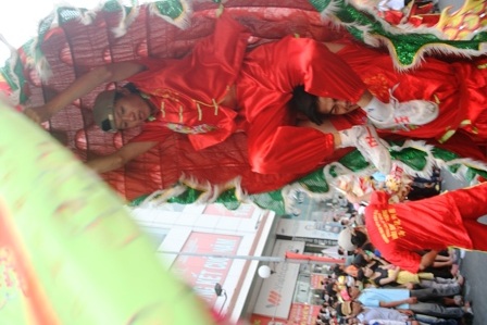 Chen chân đi Lễ hội chùa Bà, cầu xin phước lộc - 7 Chen chân đi Lễ hội chùa Bà, cầu xin phước lộc - 7