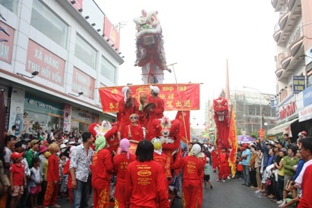 Chen chân đi Lễ hội chùa Bà, cầu xin phước lộc - 9 Chen chân đi Lễ hội chùa Bà, cầu xin phước lộc - 9