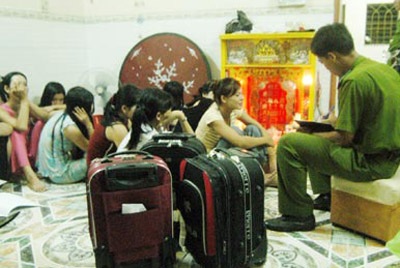 Luật phòng, chống mua bán người còn “gợn” nhiều băn khoăn - 1 Luật phòng, chống mua bán người còn “gợn” nhiều băn khoăn - 1