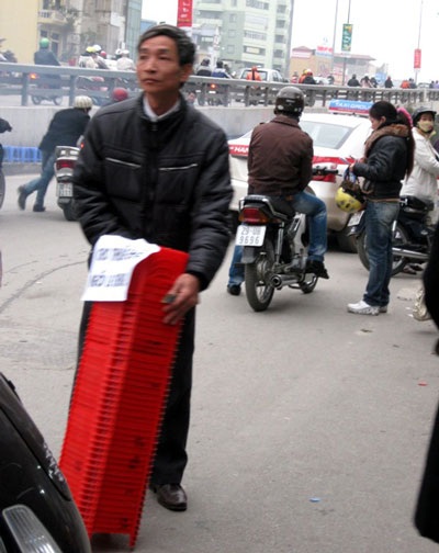 “Biển” người lễ Tết Nguyên tiêu, các dịch vụ “hốt bạc” - 3 “Biển” người lễ Tết Nguyên tiêu, các dịch vụ “hốt bạc” - 3