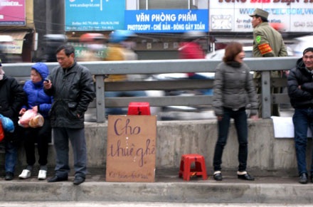 “Biển” người lễ Tết Nguyên tiêu, các dịch vụ “hốt bạc” - 4 “Biển” người lễ Tết Nguyên tiêu, các dịch vụ “hốt bạc” - 4