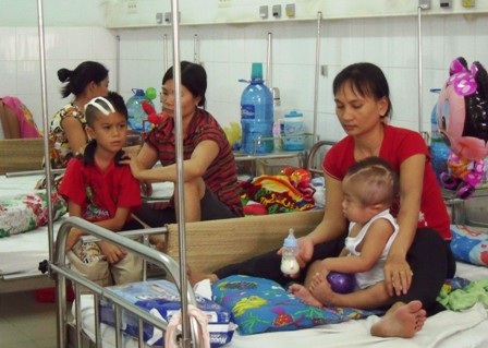 Nhiều trẻ gặp tai nạn thương tâm trong dịp Tết - 1