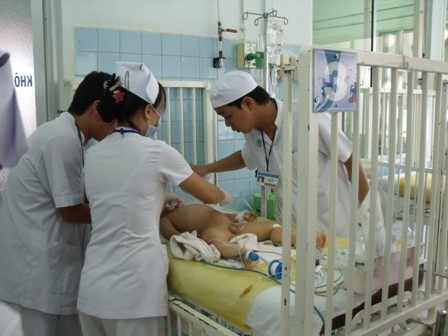 Nhiều trẻ gặp tai nạn thương tâm trong dịp Tết - 3