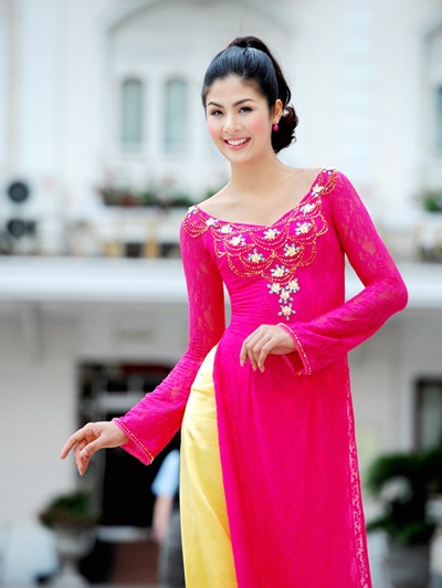 Hoa hậu Ngọc Hân dạo phố trong nắng xuân - 6