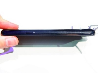 Samsung Galaxy S II “so găng” cùng LG Optimus 3D - 6