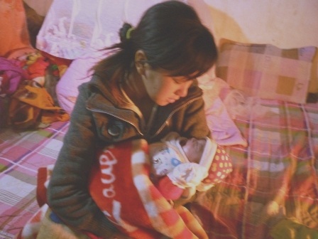 Quà nhân ái tiếp tục đến với bé Lê Uyên Nhi - 1