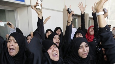 Bahrain giải tán hàng ngàn người biểu tình trong một đêm - 11 Bahrain giải tán hàng ngàn người biểu tình trong một đêm - 11