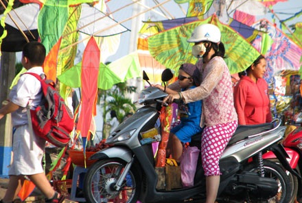 Sôi động mùa thả diều bên bờ sông Hậu - 5 Sôi động mùa thả diều bên bờ sông Hậu - 5