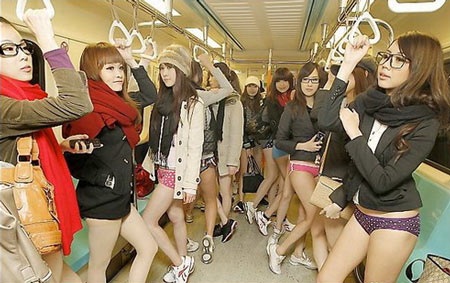 Bạn trẻ Đài Loan… mặc quần chip đi tàu điện ngầm - 2 Bạn trẻ Đài Loan… mặc quần chip đi tàu điện ngầm - 2