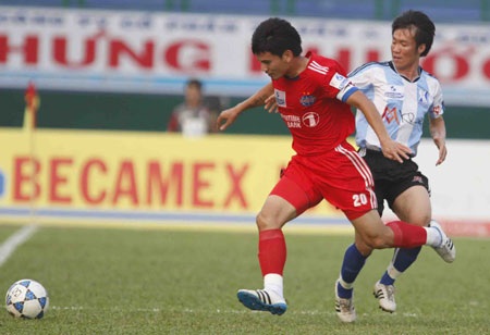 Bình Dương ngã ngựa trên sân Gò Đậu - 1 Bình Dương ngã ngựa trên sân Gò Đậu - 1