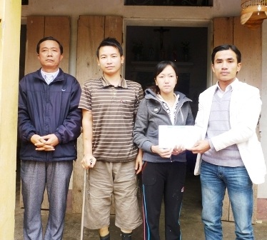 Quà nhân ái tiếp tục đến với bé Lê Uyên Nhi - 2