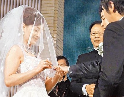 Người đẹp Trần Đức Dung bất ngờ làm đám cưới - 4 Người đẹp Trần Đức Dung bất ngờ làm đám cưới - 4
