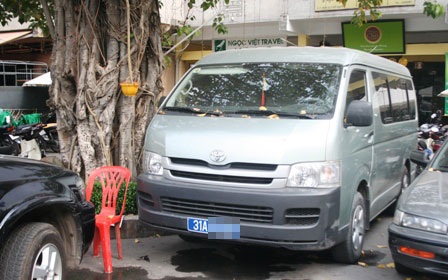 Vẫn nườm nượp xe công đi lễ chùa - 2