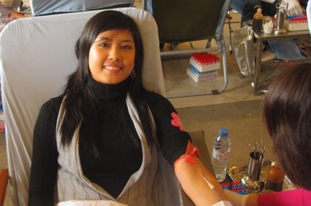 Người đẹp biển Nguyễn Thị Loan “tiên phong” đi hiến máu - 3