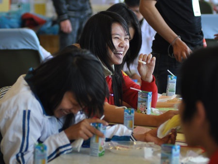 Người đẹp biển Nguyễn Thị Loan “tiên phong” đi hiến máu - 15