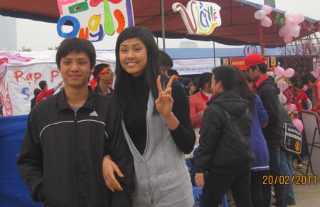 Người đẹp biển Nguyễn Thị Loan “tiên phong” đi hiến máu - 1