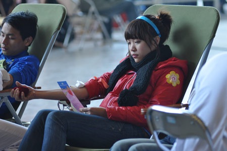 Người đẹp biển Nguyễn Thị Loan “tiên phong” đi hiến máu - 8