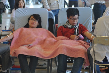 Người đẹp biển Nguyễn Thị Loan “tiên phong” đi hiến máu - 12