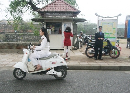 Thướt tha áo dài nữ sinh Huế trong ngày đầu Xuân - 12