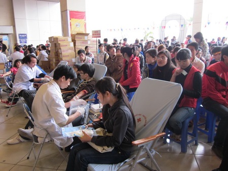 Bộ Trưởng Bộ Y tế sẻ chia giọt máu hồng - 7