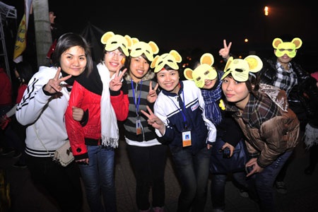 Hàng ngàn sinh viên phấn khích với “Đám cưới mèo” - 2