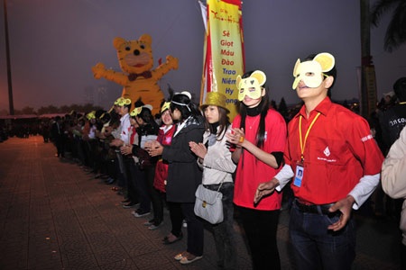 Hàng ngàn sinh viên phấn khích với “Đám cưới mèo” - 3