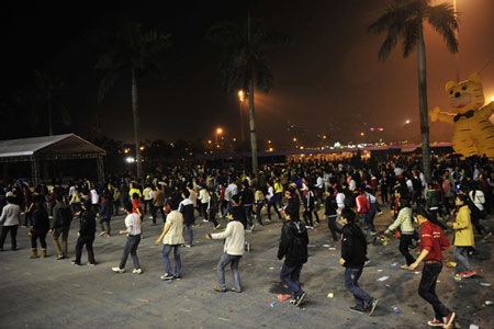 Hàng ngàn sinh viên phấn khích với “Đám cưới mèo” - 11