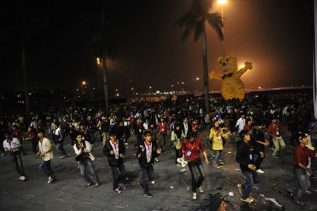 Hàng ngàn sinh viên phấn khích với “Đám cưới mèo” - 10